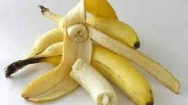 Cojile de banane, sâmburii de pepene galben și foile de ceapă se pot consuma 