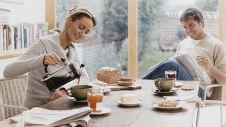 Efectele cafelei pe stomacul gol: sănătoase sau nu?