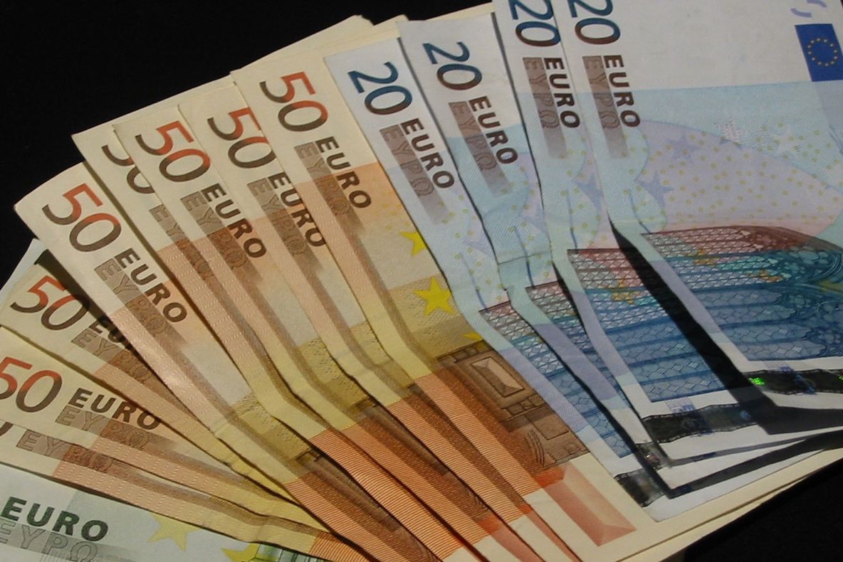 Povestea clujencei care a creat partidul tinerilor şi apoi l-a desfiinţat. Câştigă 100.000 de euro