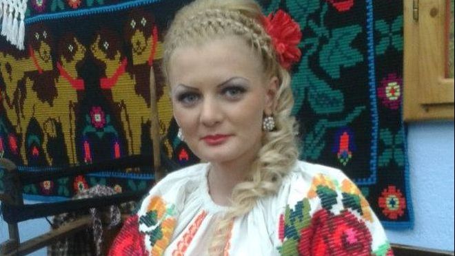 Drama unei iubite cântărețe de muzică populară. E în scaunul cu rotile