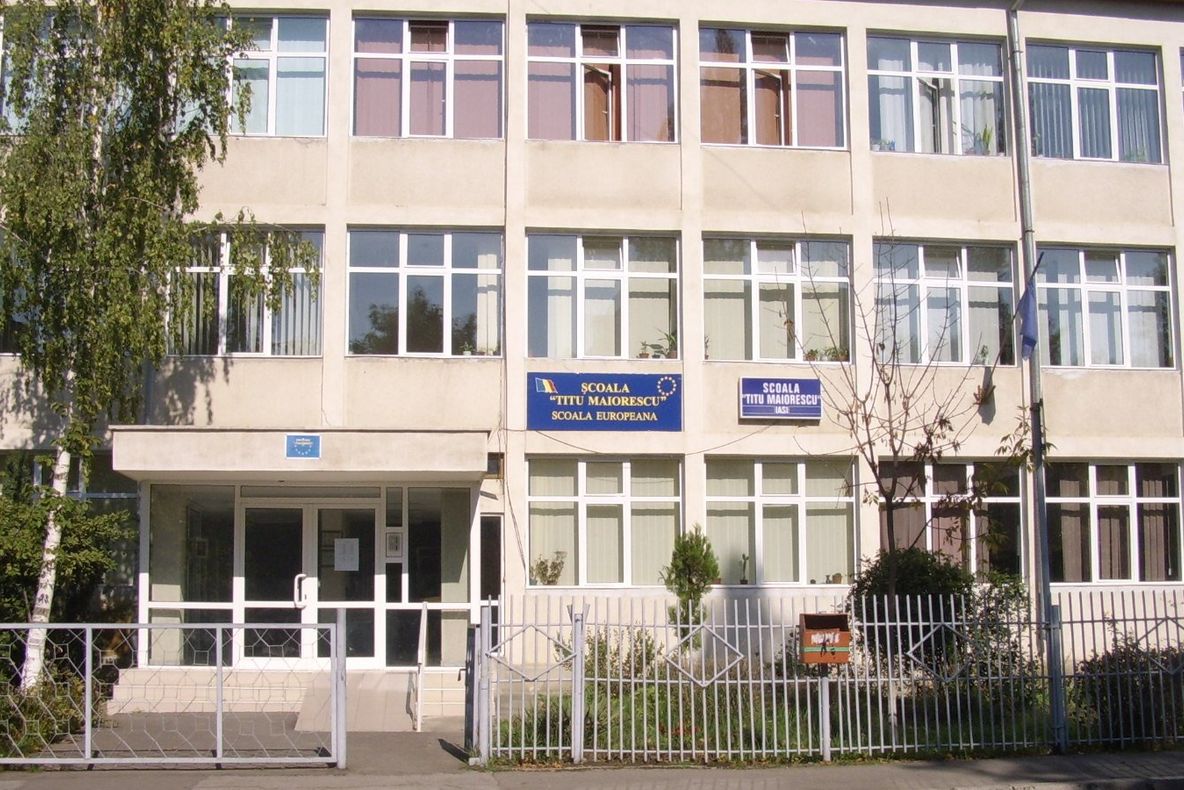 Iaşi:Anchetă la o şcoală unde la pregătitoare s-au înscris de 10 ori mai mulţi copii decât se estima