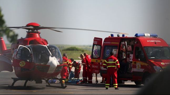ACCIDENT. Muncitor în comă după ce s-a intoxicat cu gaze în timp ce evacua apa dintr-un bazin