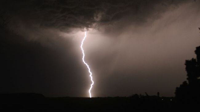 4 oameni, în stare gravă la spital după ce au fost loviți de fulger lângă Casa Albă