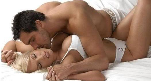 Metode sigure si super tari sa agati o femeie intr-un mijloc de transport