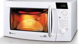 10 lucruri pe care să nu le pui niciodată la microunde