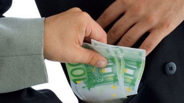 A dat ŞPAGA cui nu trebuia. CE A URMAT poate fi secvenţă de film