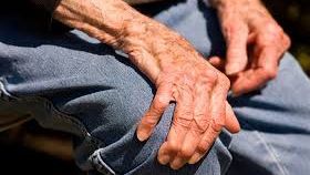 Simptomele bolii Parkinson şi alte probleme pe care mâinile tale le pot indica