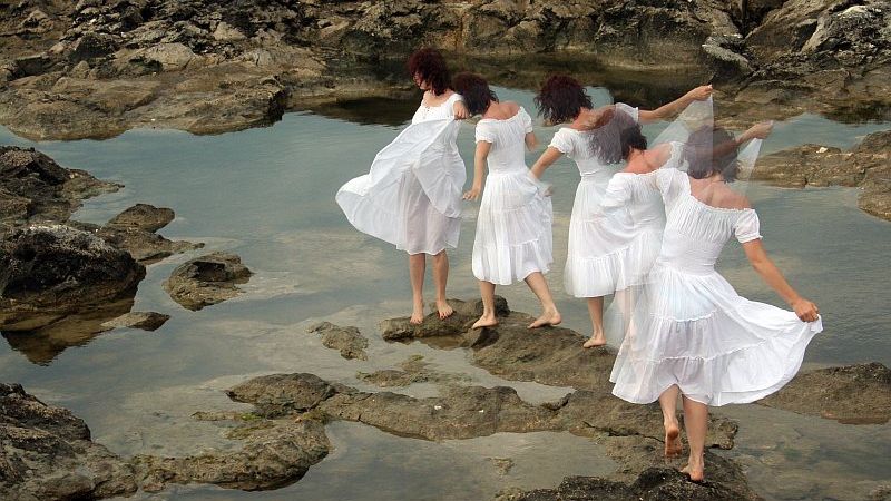 SÂNZIENE 2018 TRADIŢII. Cum afli în noaptea dinainte cu cine te măriţi şi numele ursitului