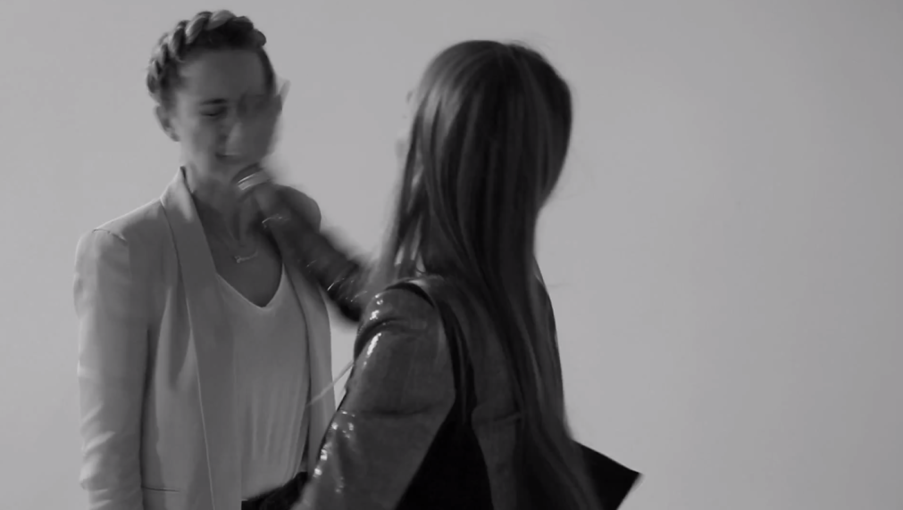 Ce se întâmplă când nişte necunoscuţi sunt invitaţi să se pălmuiască reciproc