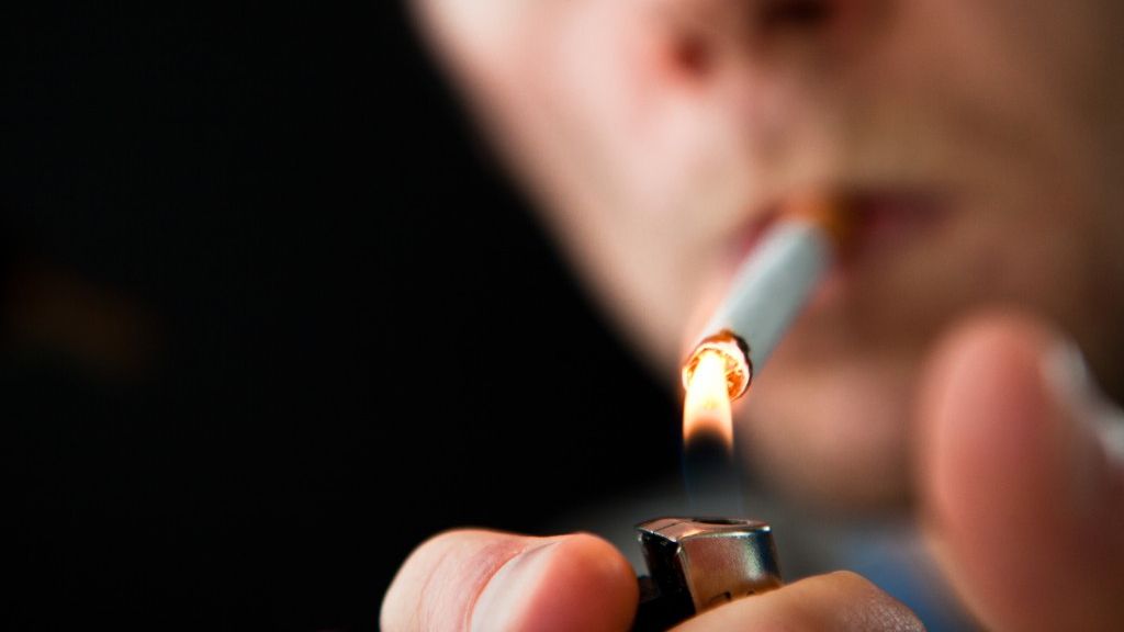 Fumatul, INTERZIS COMPLET în instituţiile publice - propunere legislativă