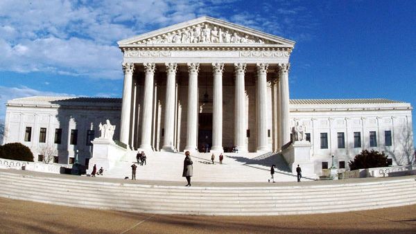 Curtea Supremă a SUA: Verificarea fără mandat a telefoanelor mobile este NECONSTITUŢIONALĂ