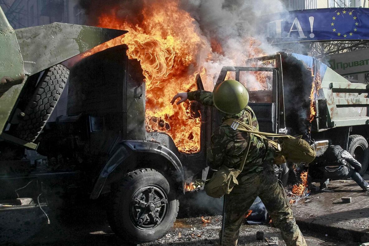 ATAC cu OBUZE în centrul Doneţsk-ului. Un angajat al Crucii Roşii, UCIS