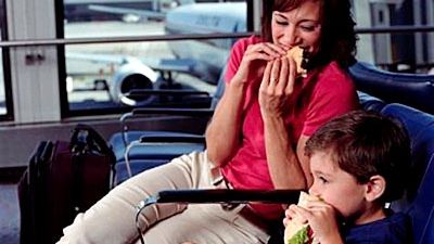 O mămică, UMILITĂ în AEROPORT de Poliţia de Frontieră: "Fiul meu de 9 ani a făcut un șoc nervos"