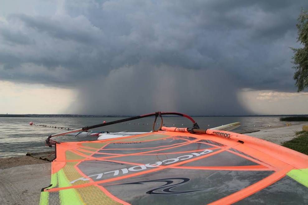 FENOMEN SPECTACULOS la Mamaia: "Au căzut trei bombe atomice!"