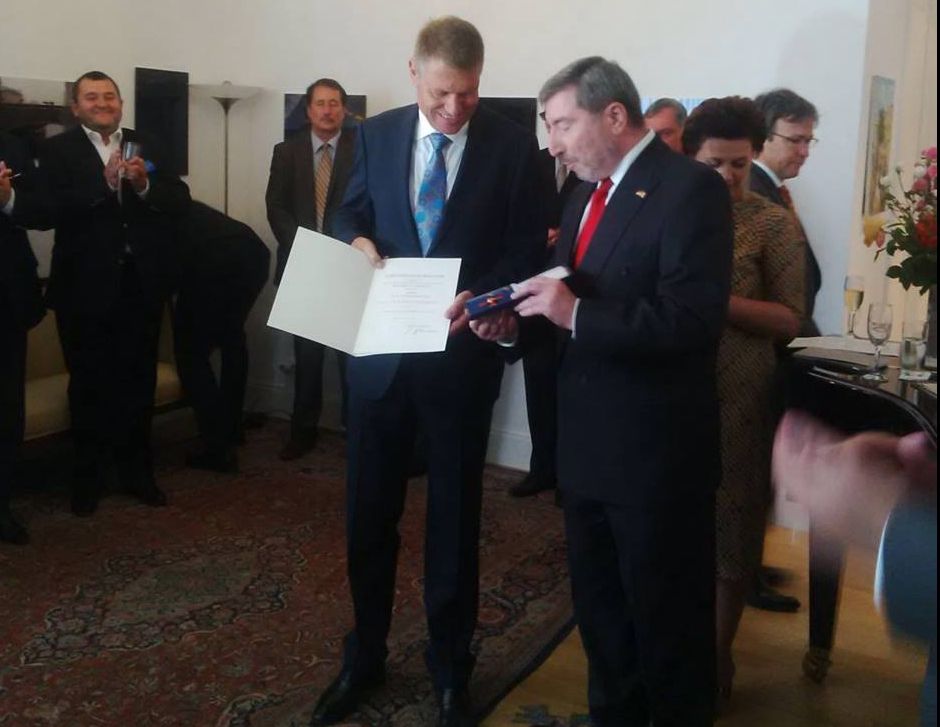 Klaus Iohannis, decorat de Germania