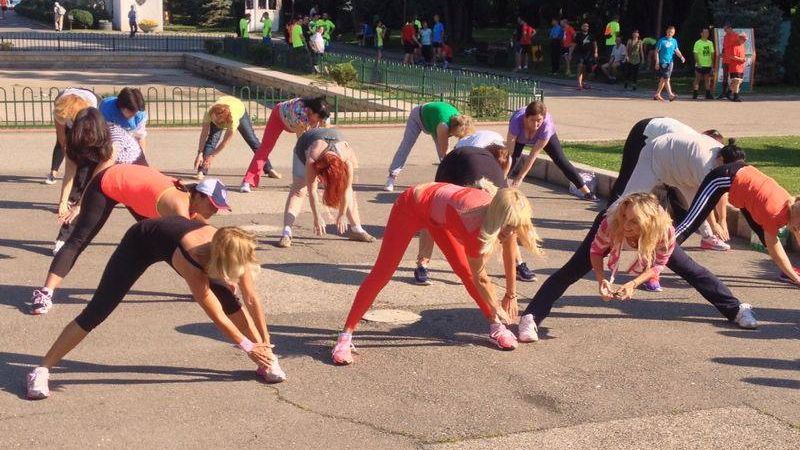IMAGINI INEDITE cu ELENA UDREA: Ce a făcut în parc cu alte 30 de femei