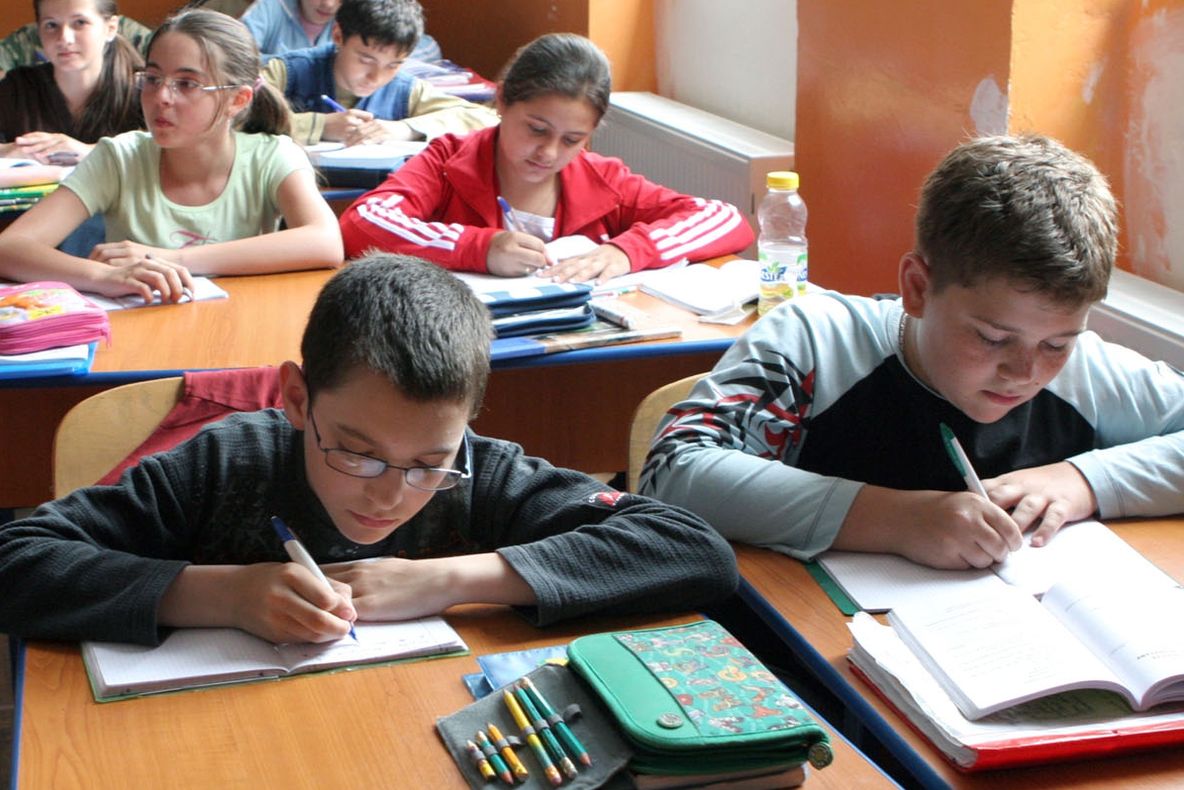 ANUL ŞCOLAR 2014-2015: Câte zile de vacanţă şi de cursuri vor avea elevii 