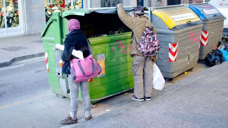 A căutat MÂNCARE prin GUNOAIE! DEZVĂLUIRI INCREDIBILE făcute de un actor cunoscut 
