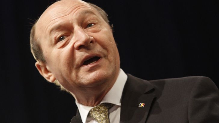 Băsescu, întrebat ce culoar de zbor va alege pentru deplasarea în Polonia: Pe cel mai sigur!
