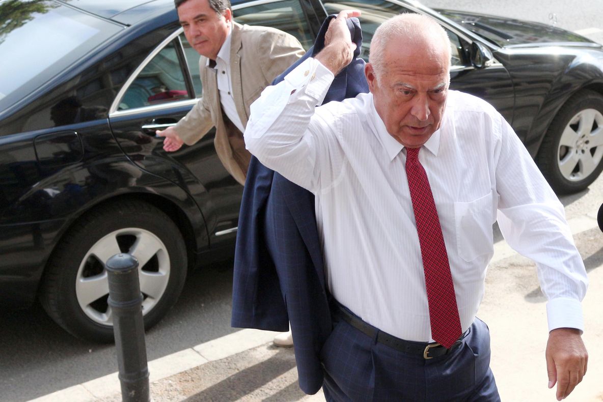 Controlul judiciar, CONTESTAT de Voiculescu. Afaceristul s-a prezentat la Poliţie