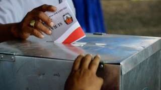 INDONEZIENII îşi aleg UN NOU PREŞEDINTE, într-un scrutin considerat CRUCIAL pentru ţara lor