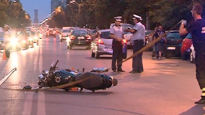 ACCIDENT CUMPLIT în CAPITALĂ. Martorii sunt îngroziţi: "Nu mişca! SPER SĂ NU MOARĂ"