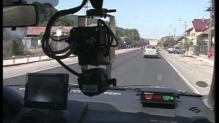 Un șofer vitezoman a fost amendat pentru că circula cu 211 km/h