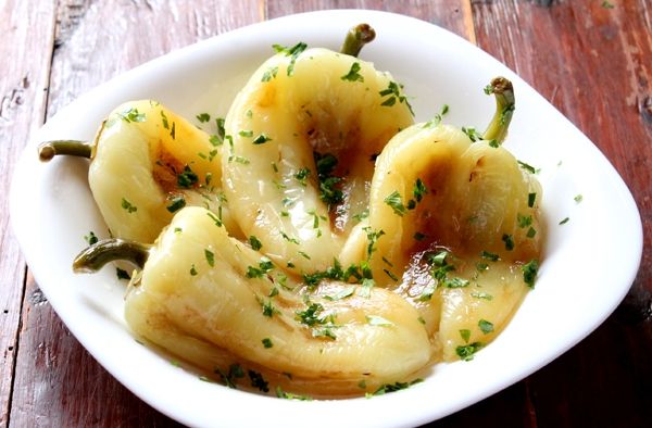 Cea mai simplă metodă de a curăţa ardei copţi. În câteva secunde sunt gata