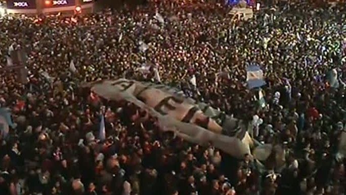 CAMPIONATUL MONDIAL DE FOTBAL 2014. Argentinienii au sărbătorit victoria pe străzi 