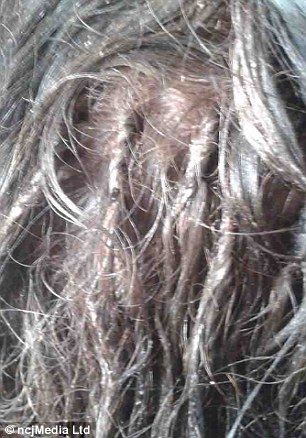 EXPERIENŢA TRAUMATIZANTĂ a unei femei: cheală după ce COAFEZA a folosit SUPER GLUE pentru extensii