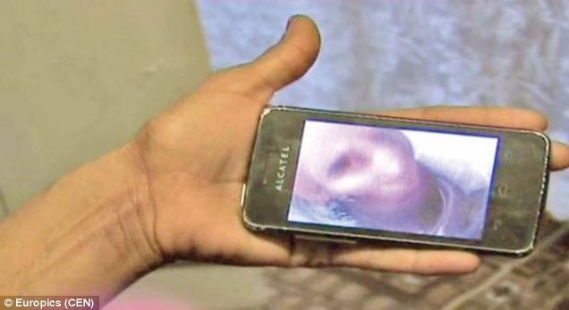 O româncă susţine că bunica ei moartă i-a trimis un selfie de pe lumea cealaltă