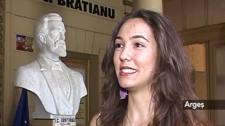 REZULTATE BAC 2014 EDU.RO. Poveştile elevilor care au LUAT ZECE CURAT la BACALAUREAT 2014 