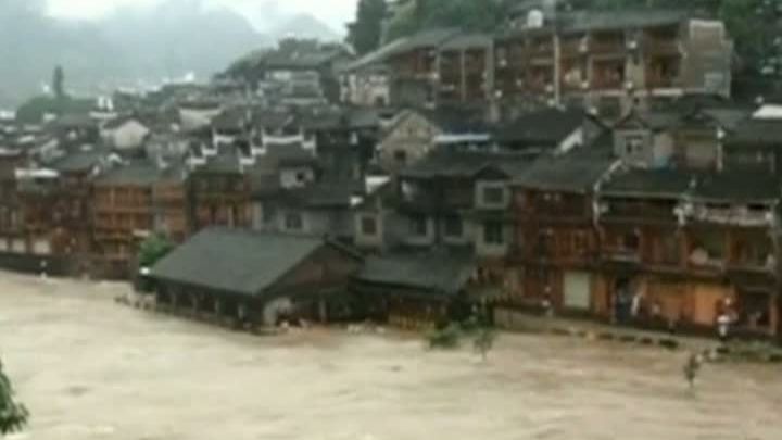 ORAŞ ANTIC acoperit în întregime de APE - VIDEO