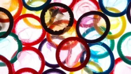 Un prezervativ conceput să distrugă HIV, dezvoltat de specialiştii australieni