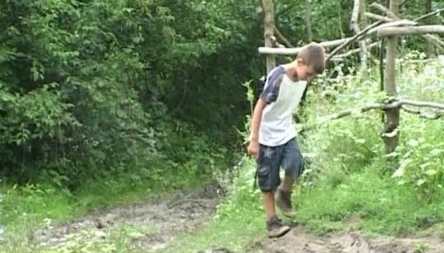 Mowgli din ARGEŞ. Un băieţel de 11 ani a TRĂIT SINGUR la marginea unui sat, aproape DOI ANI