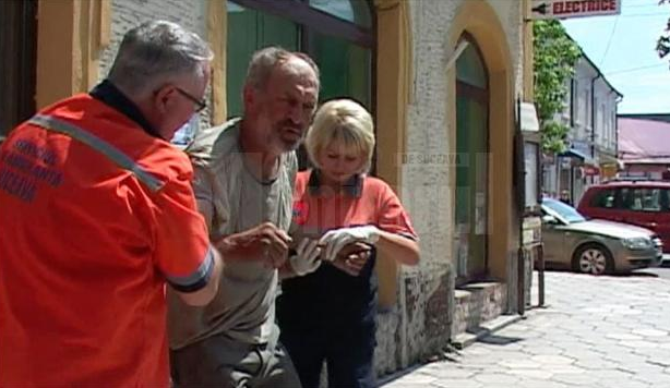 Boschetarul care merge zi de zi cu Ambulanţa să ia masa la spital. CÂŢI BANI CHELTUIE STATUL cu el 