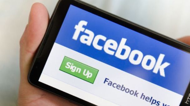 Unii utilizatori ai Facebook de pe mobil, forţaţi să instaleze o aplicaţie separată pentru mesagerie