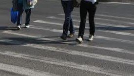 Toate trecerile de pietoni vor fi iluminate și semnalizate – Legea adoptată de Parlament