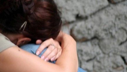 Povestea tulburătoare a adolescentei violate de propriul tată. Dezvăluiri şocante, după arest