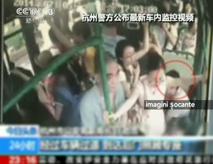 GEST GROAZNIC al unui bărbat din China, într-un AUTOBUZ PLIN de CĂLĂTORI