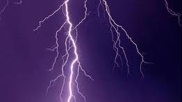 O gravidă a fost LOVITĂ DE FULGER, chiar înainte să nască. E UIMITOR ce s-a întâmplat cu bebeluşul 