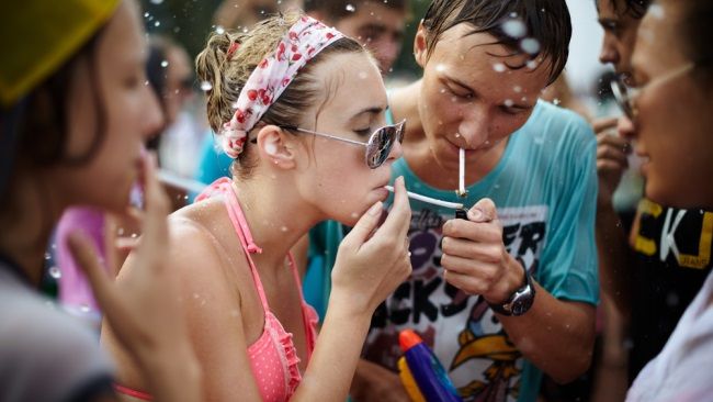 Top 10 țări în care cetățenii fumează CA TURCII