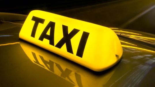 Taximetriștii de la aeroporturi, verificați de polițiști