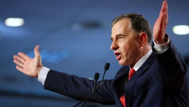 SONDAJE. Ponta și Geoană se întrec în a-și comanda sondaje în care îl bat pe Iohannis