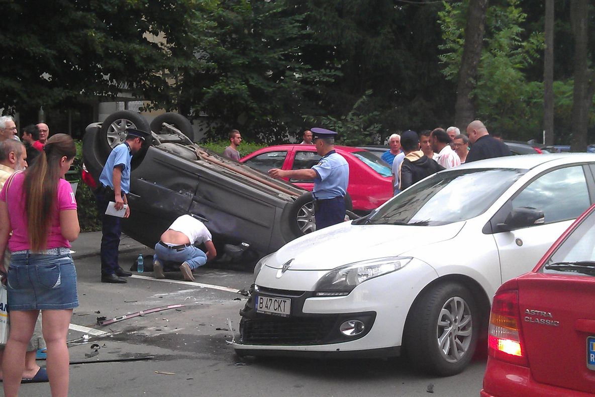 MARTOR OCULAR: ACCIDENT SPECTACULOS în Bucureşti, în cartierul Titan