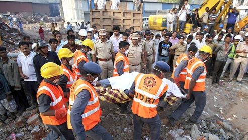 CLĂDIRE cu 11 etaje PRĂBUŞITĂ în India. BILANŢ TERIBIL: 61 de morţi