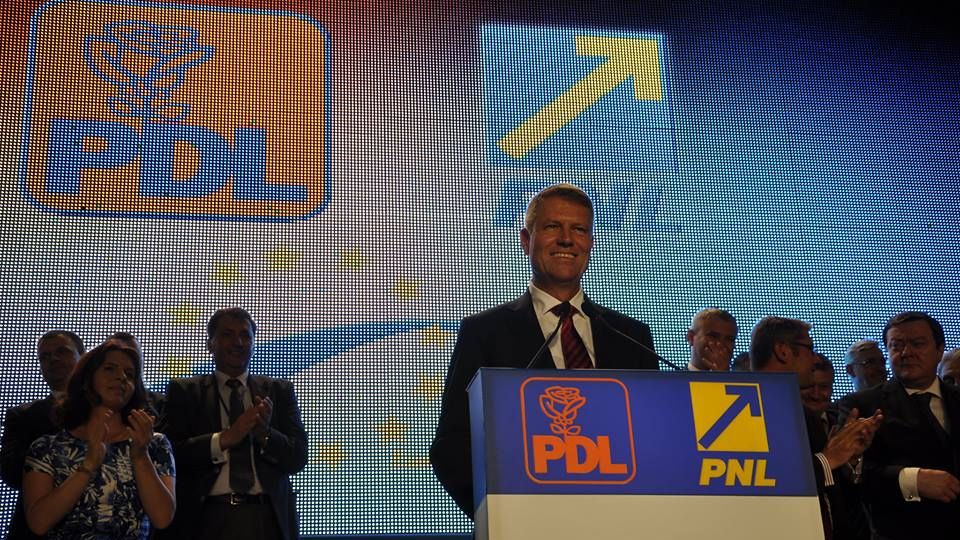 PNL ŞI PDL AU VOTAT FUZIUNEA. Atacuri de la Victor Ponta şi Elena Udrea