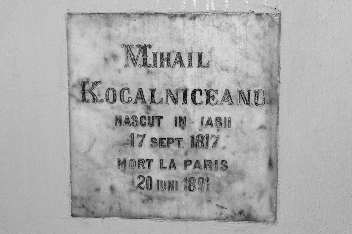 HISTORIA: Mai sunt sau nu osemintele lui Kogălniceanu în cripta din Cimitirul "Eternitatea"?