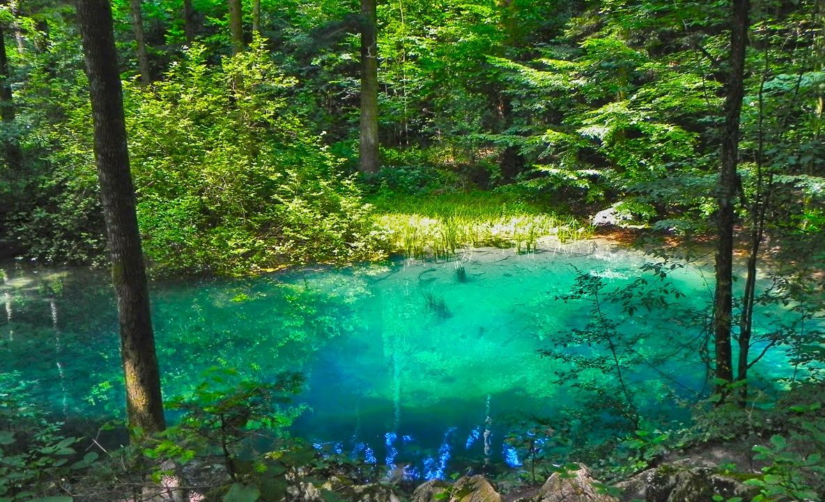 Ochiul Beiului. Lacul ireal de frumos care nu îngheață niciodată