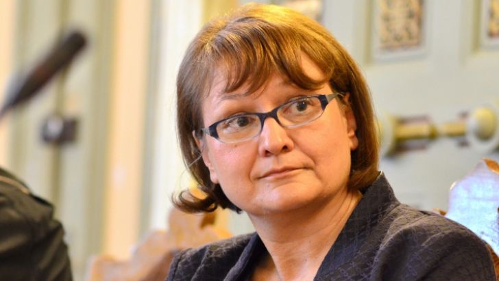 DNA verifică dacă Laura Georgescu a luat 5 laptopuri pentru CNA, de la cei pe care i-ar fi favorizat